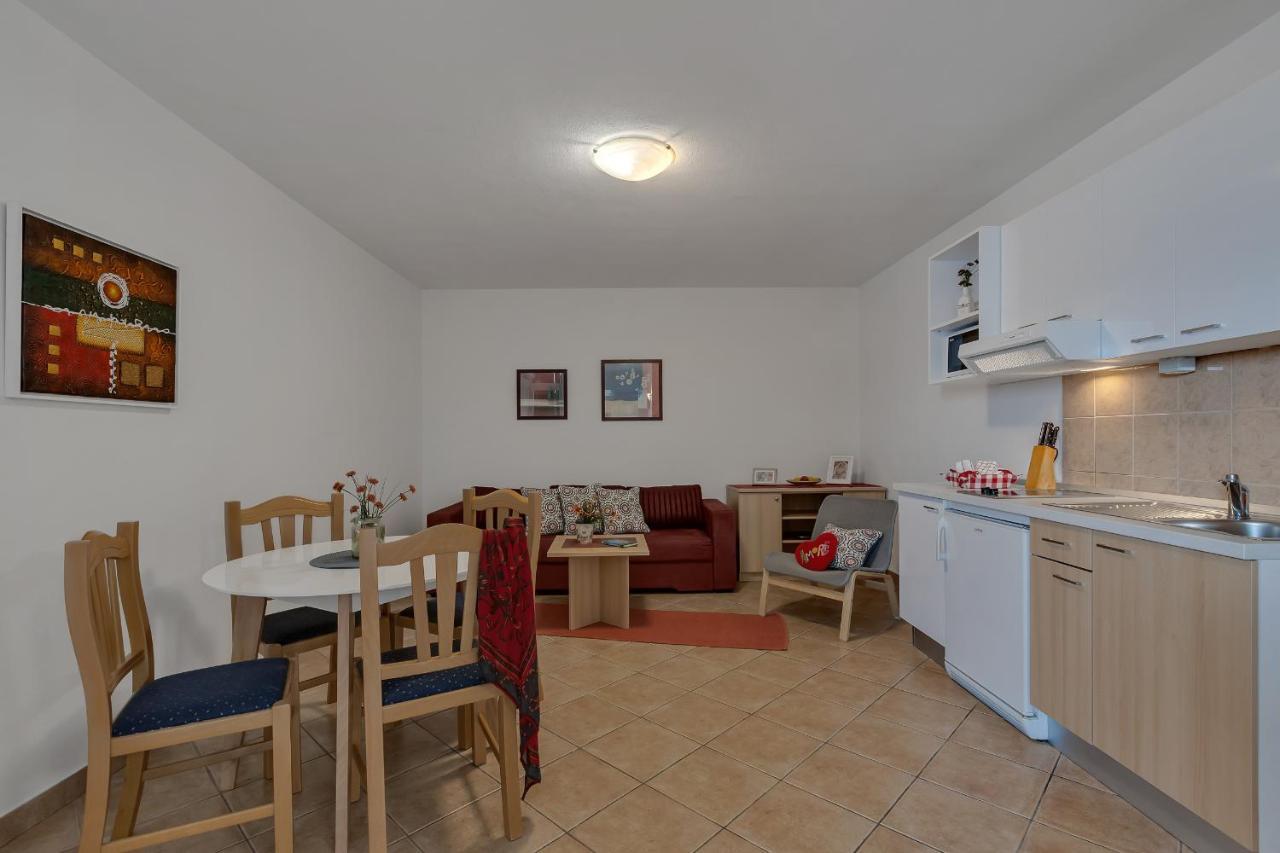 Apartments Vranjes Брела Екстериор снимка